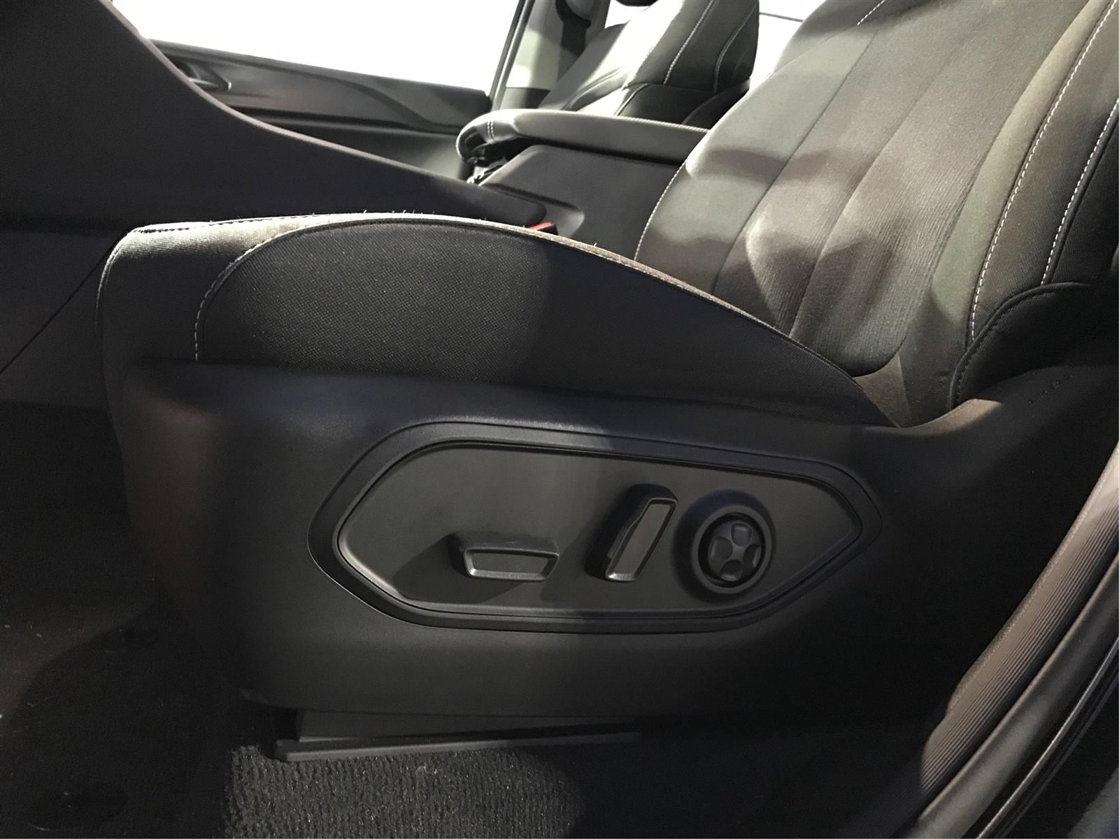 Vehicle image 20 of 23