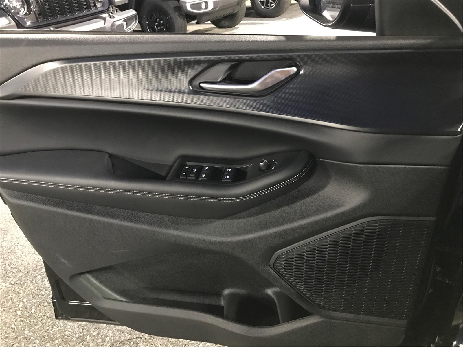 Vehicle image 19 of 23