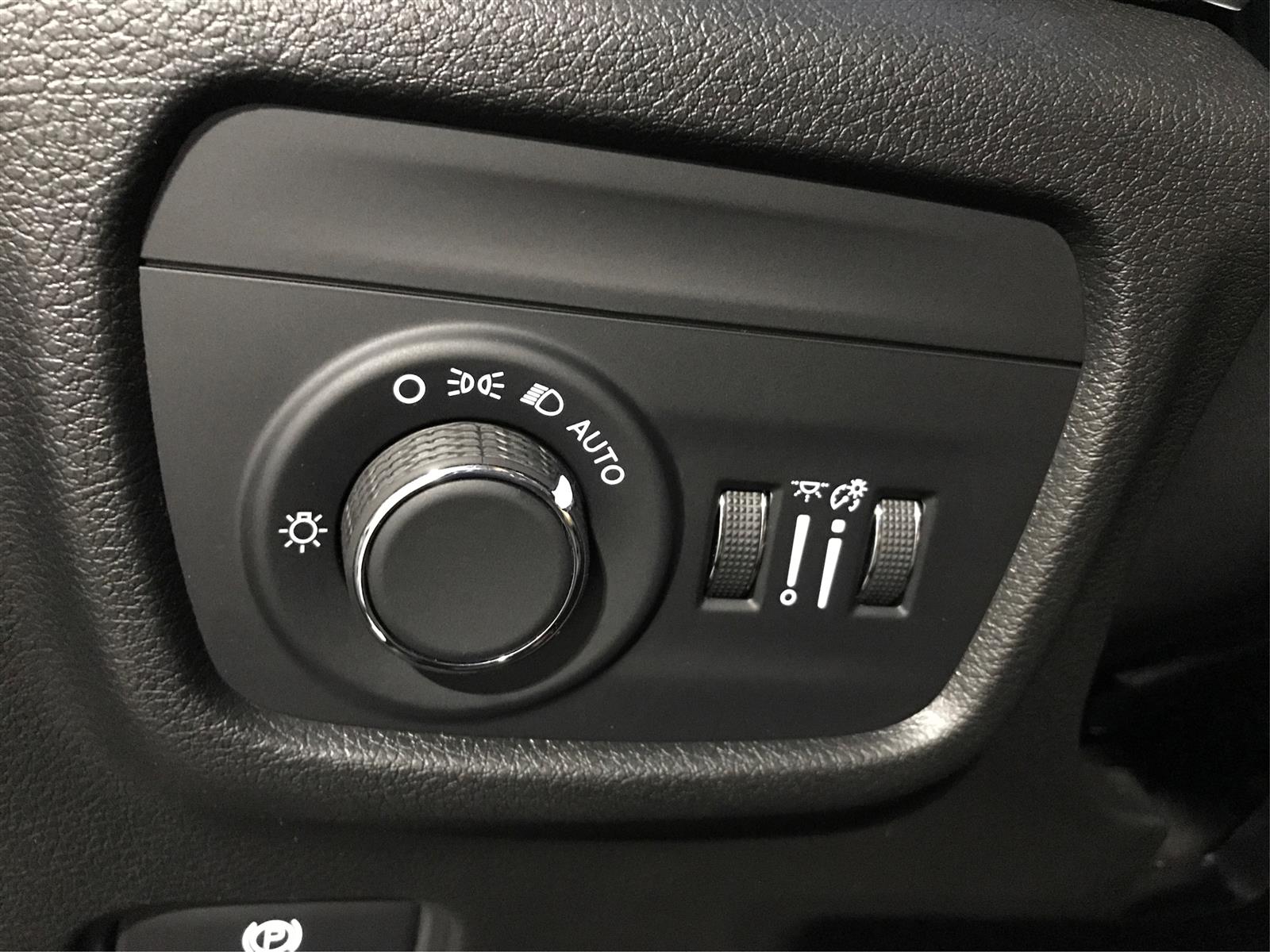 Vehicle image 17 of 23