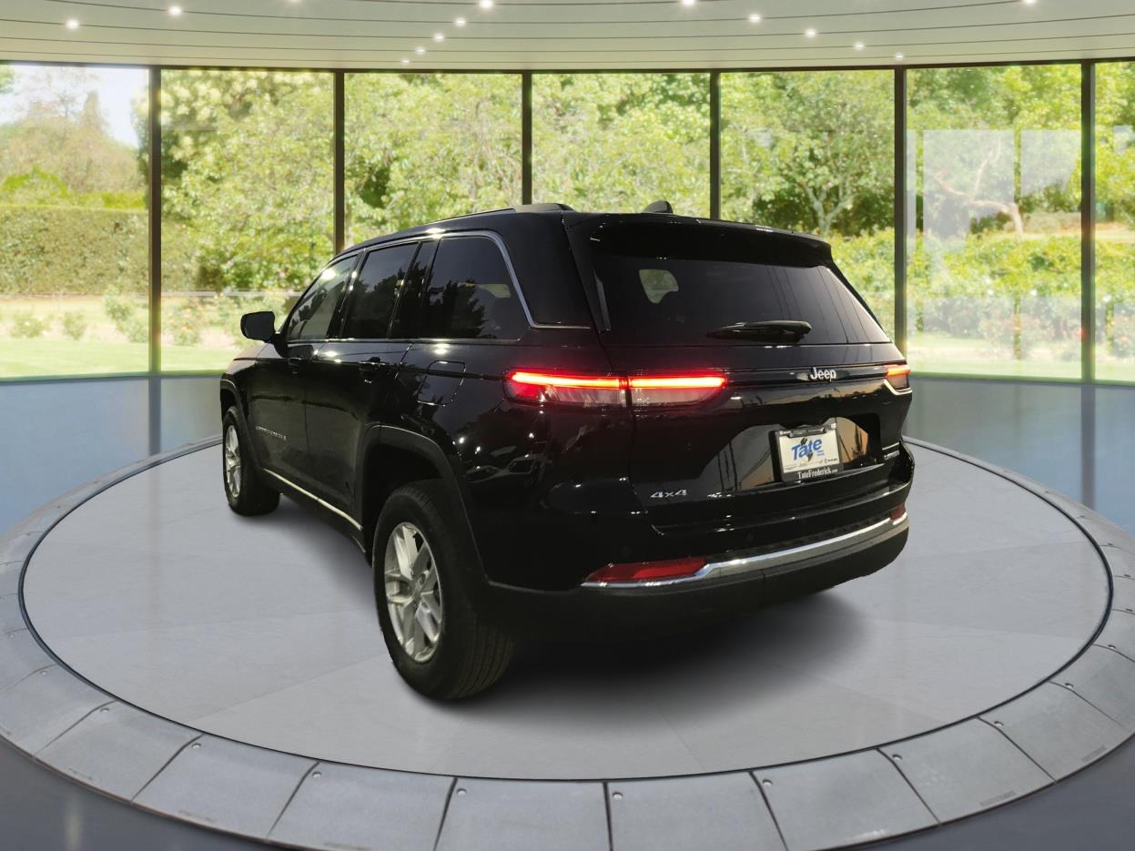 Vehicle image 7 of 23