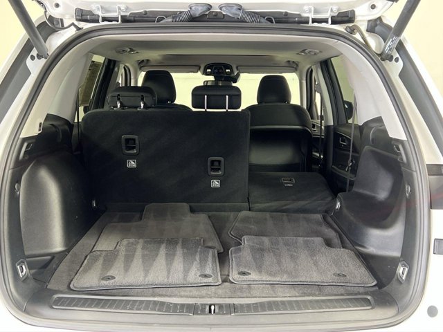 Vehicle image 21 of 28