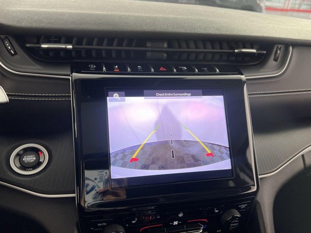 Vehicle image 17 of 28