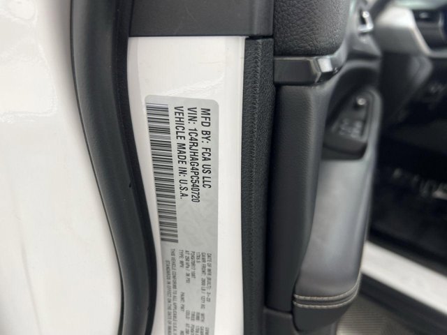 Vehicle image 25 of 28