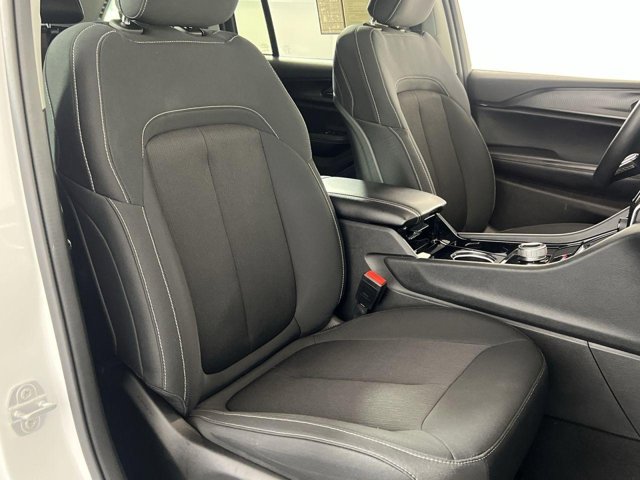 Vehicle image 24 of 28
