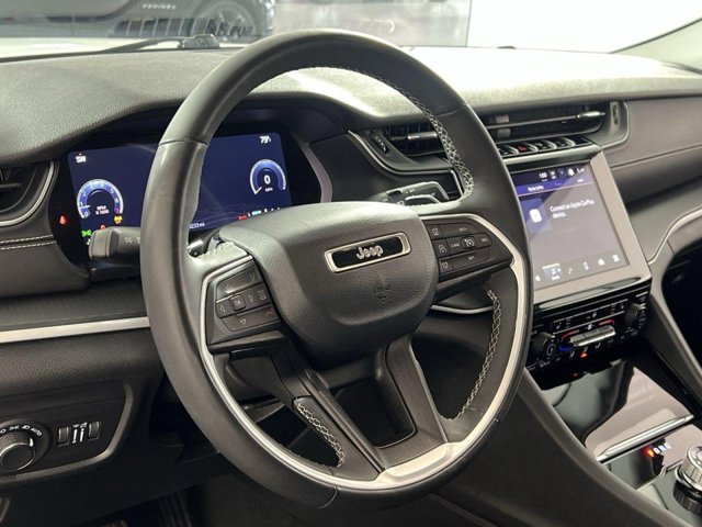 Vehicle image 13 of 28