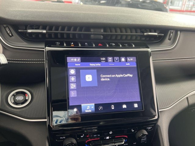 Vehicle image 15 of 28