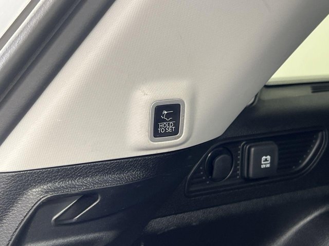 Vehicle image 22 of 28