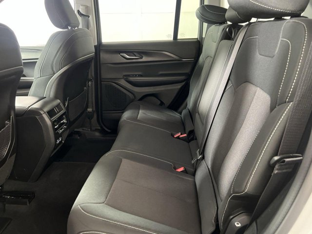 Vehicle image 20 of 28
