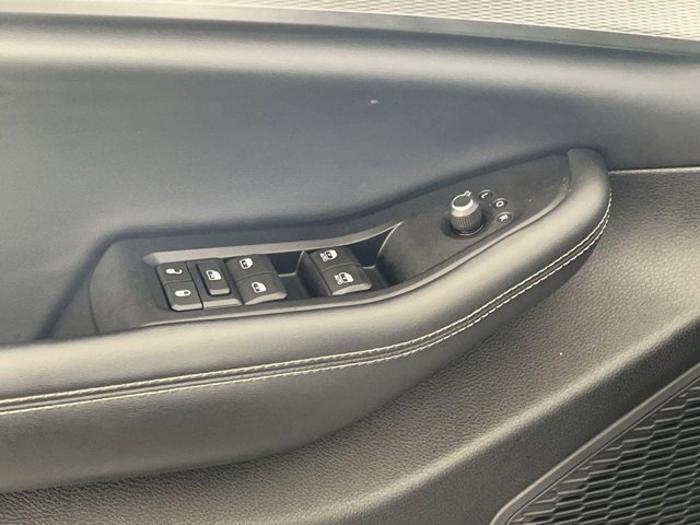 Vehicle image 12 of 28