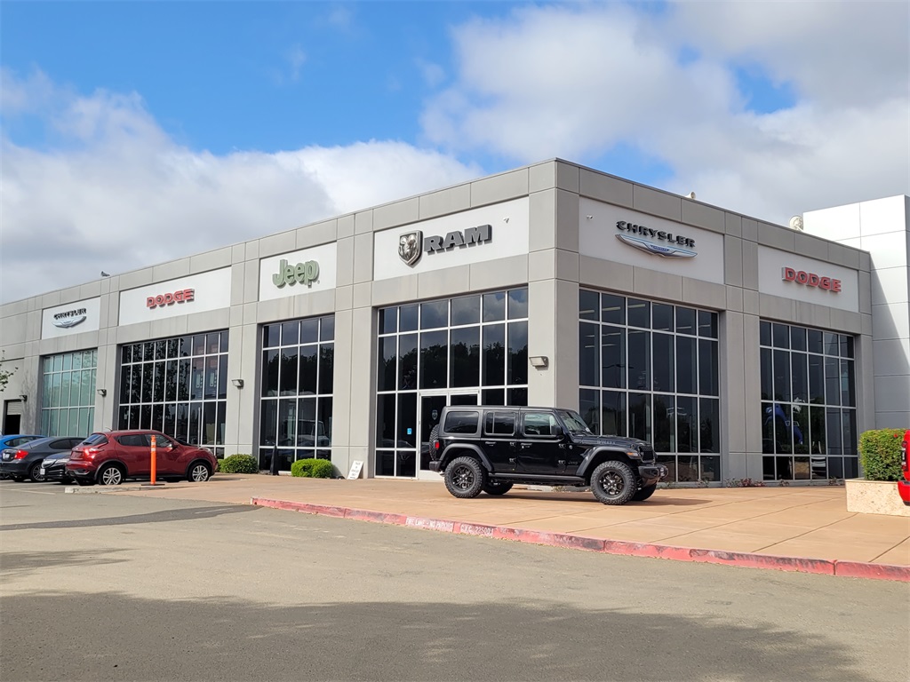 2023 Jeep Grand Cherokee Laredo Image 4 of 11