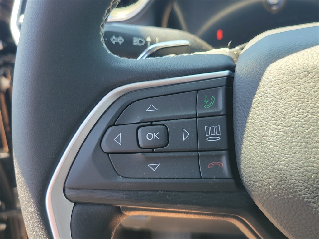 2023 Jeep Grand Cherokee Laredo Image 7 of 11