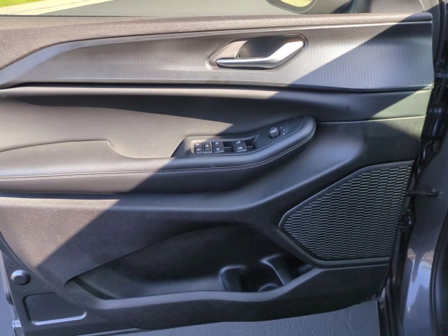 Vehicle image 13 of 33