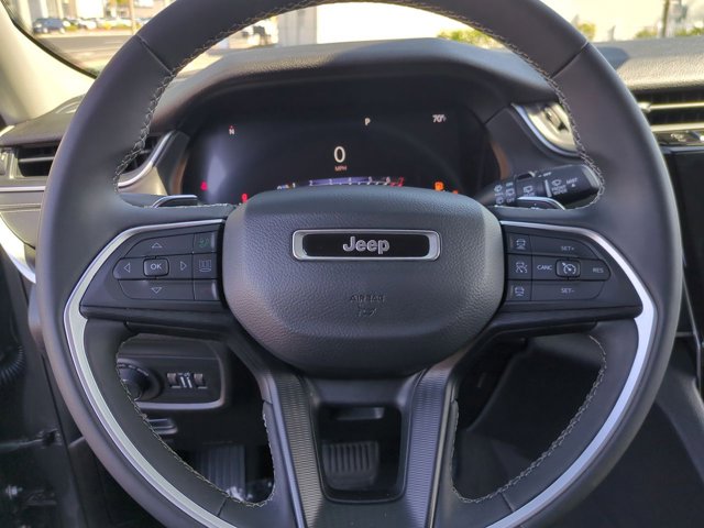 Vehicle image 18 of 33