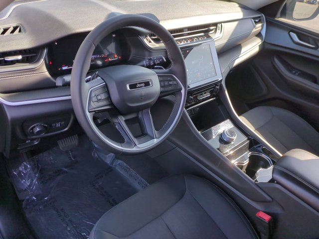 Vehicle image 12 of 33