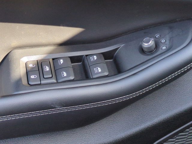 Vehicle image 15 of 33