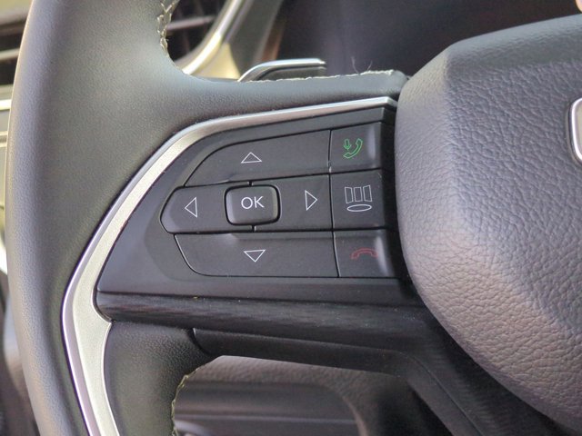 Vehicle image 19 of 33