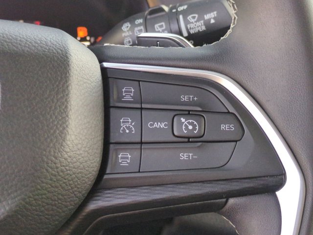 Vehicle image 20 of 33