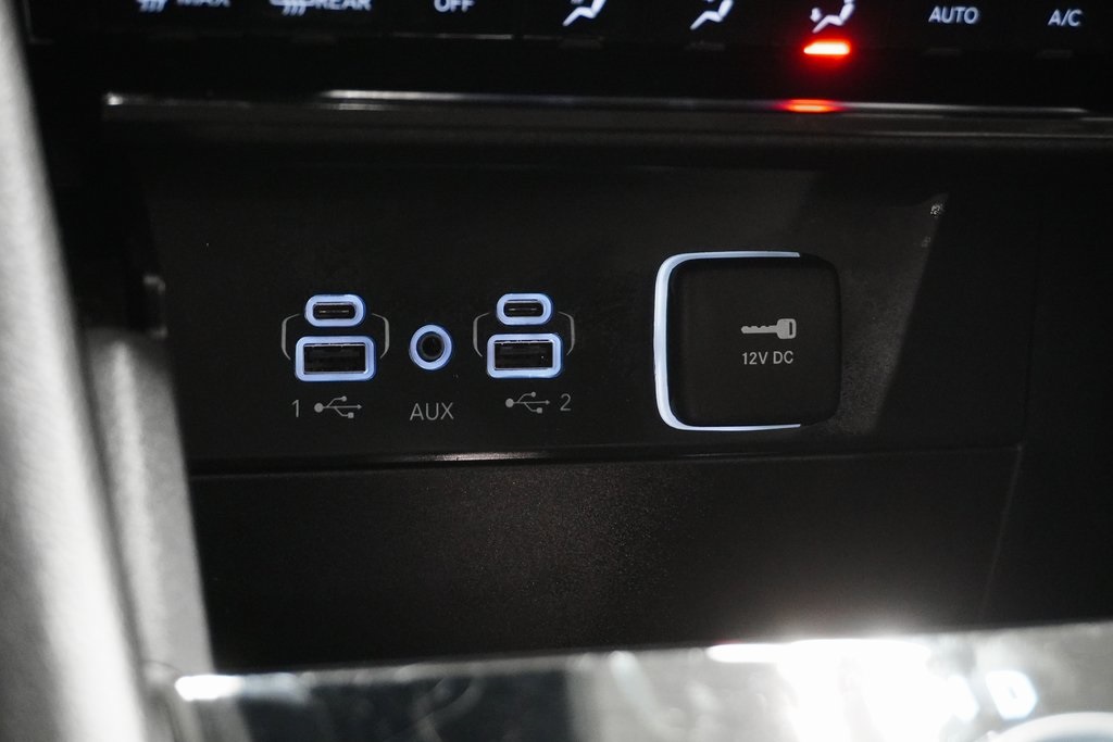 Vehicle image 23 of 26