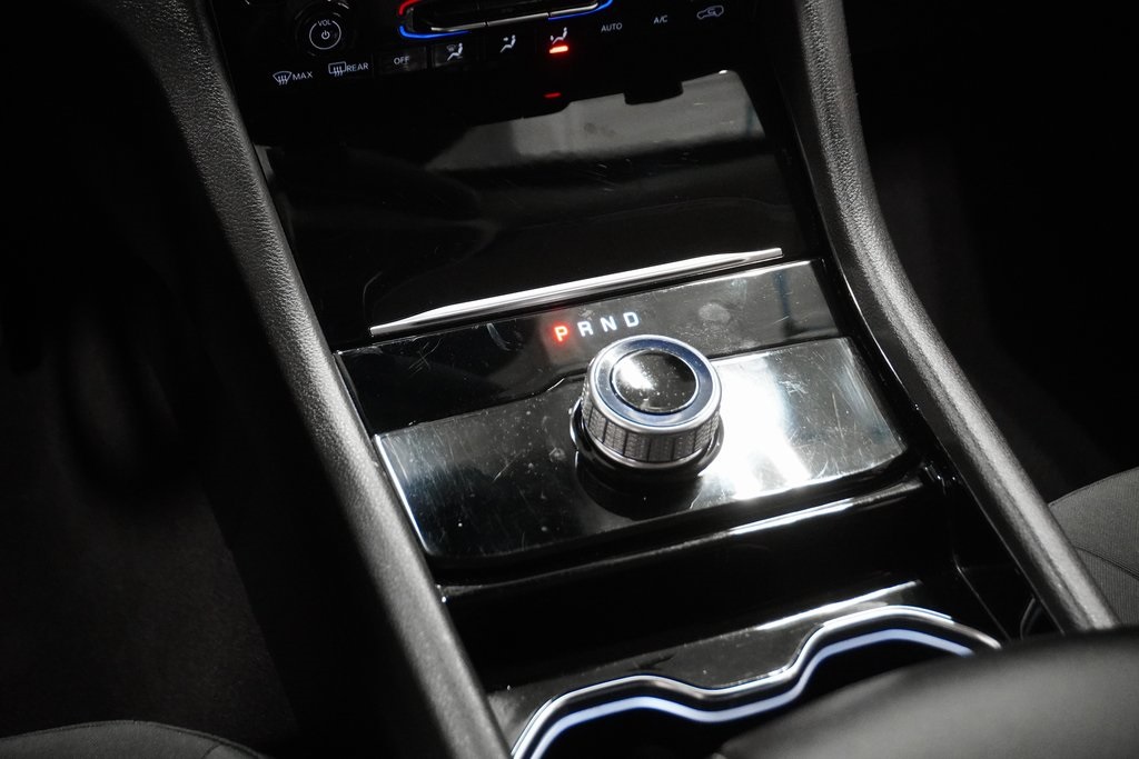 Vehicle image 22 of 26