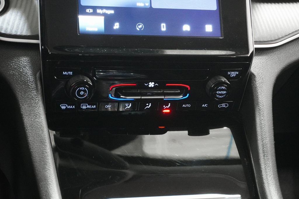 Vehicle image 21 of 26