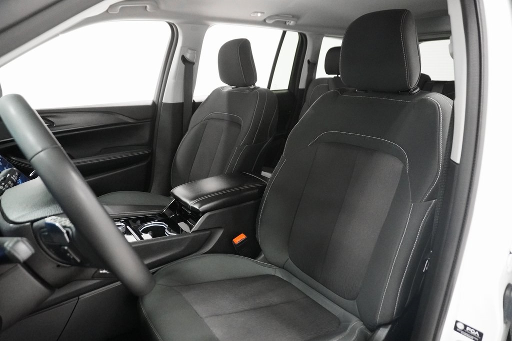 Vehicle image 11 of 26