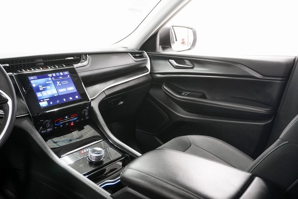Vehicle image 13 of 26