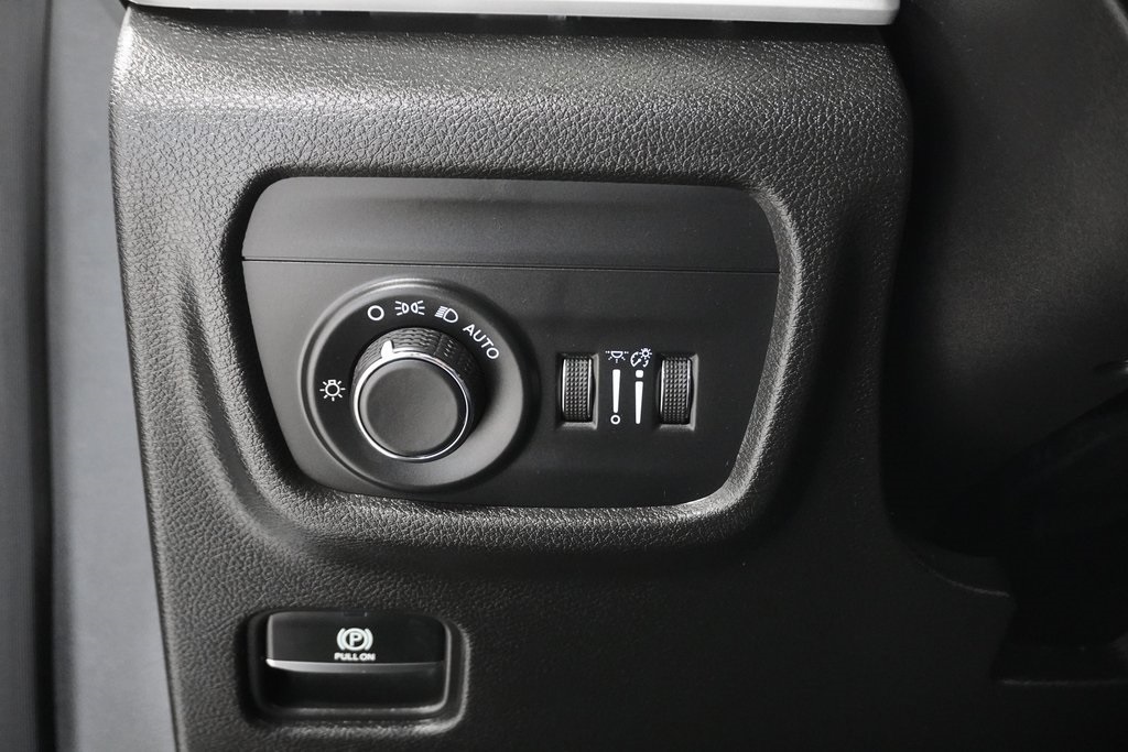 Vehicle image 15 of 26