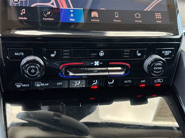 Vehicle image 19 of 25