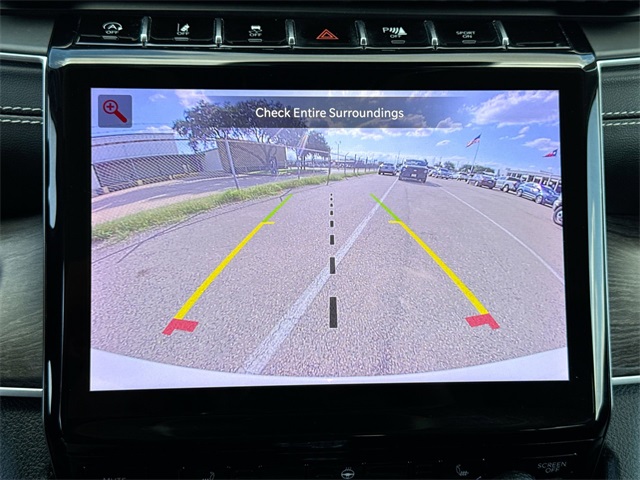 Vehicle image 17 of 25