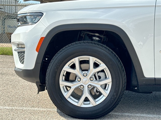 Vehicle image 10 of 25