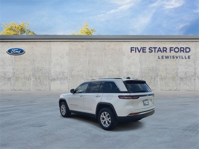 Vehicle image 8 of 25