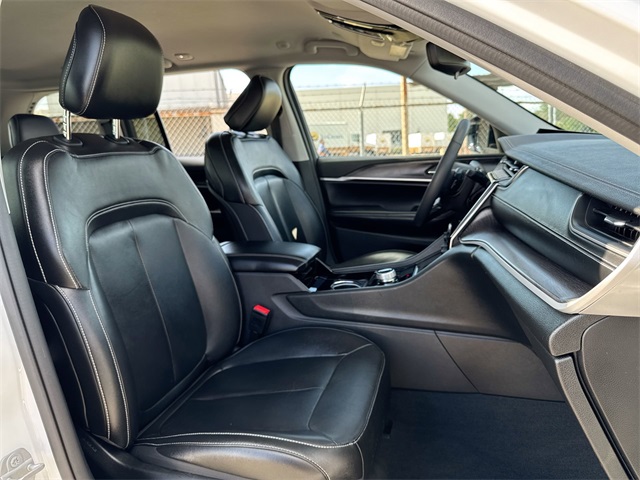 Vehicle image 24 of 25