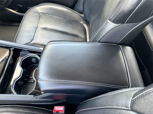 Vehicle image 21 of 25