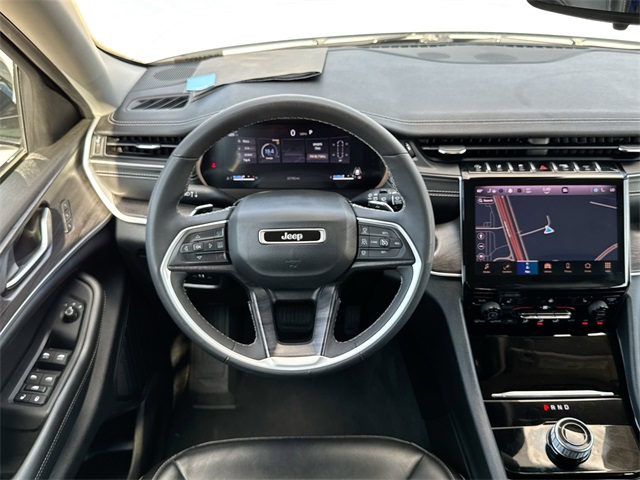 Vehicle image 14 of 25