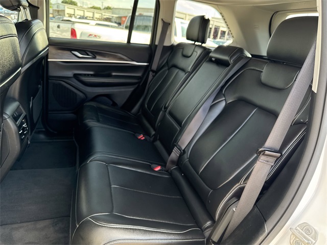 Vehicle image 22 of 25