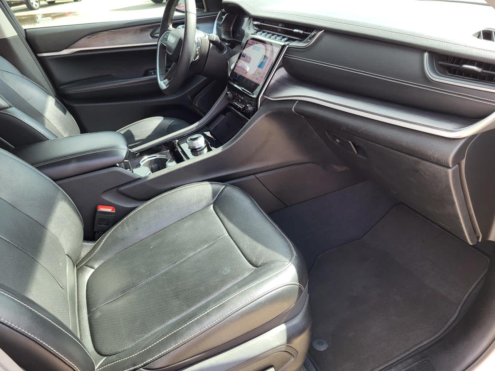 Vehicle image 9 of 28