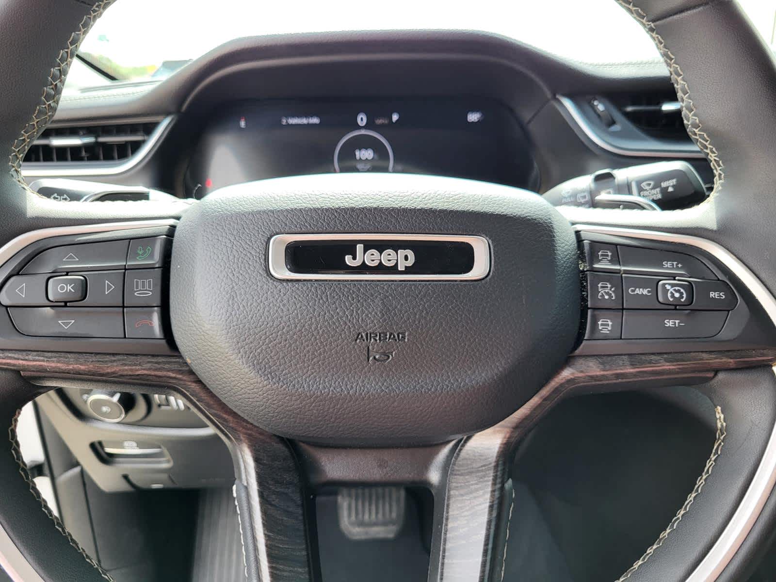 Vehicle image 18 of 28