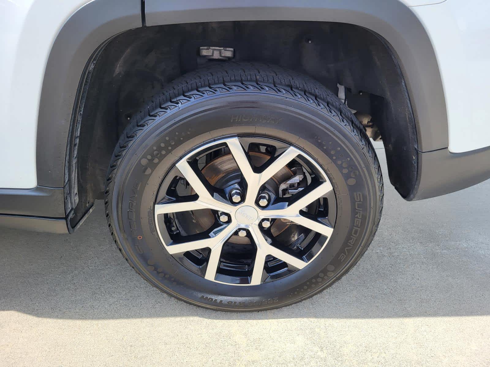 Vehicle image 26 of 28
