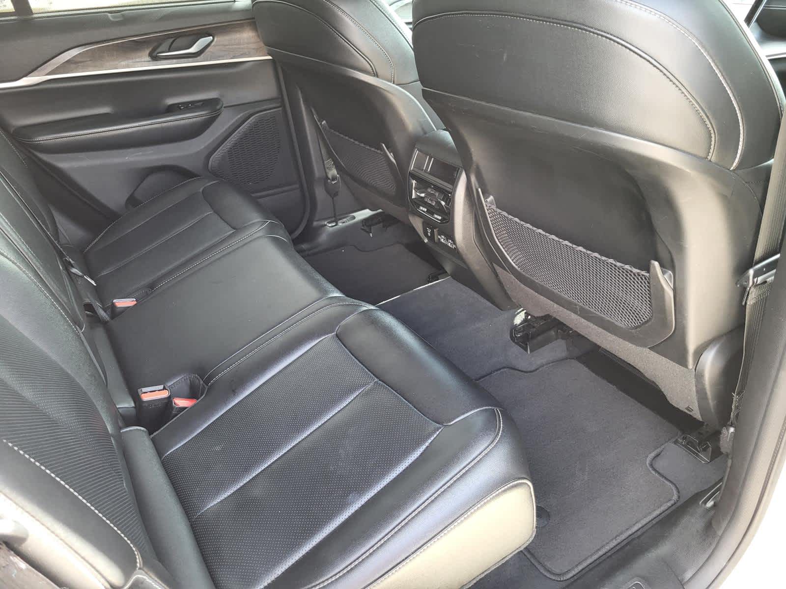 Vehicle image 11 of 28