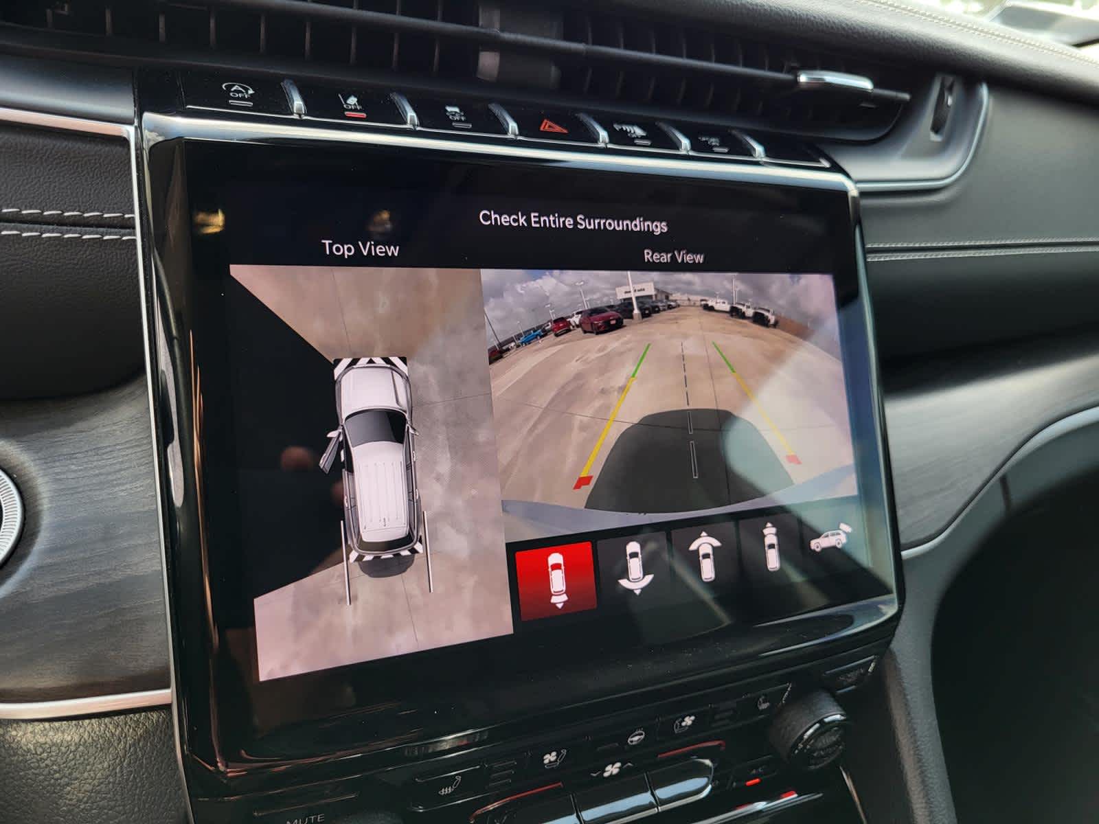 Vehicle image 21 of 28