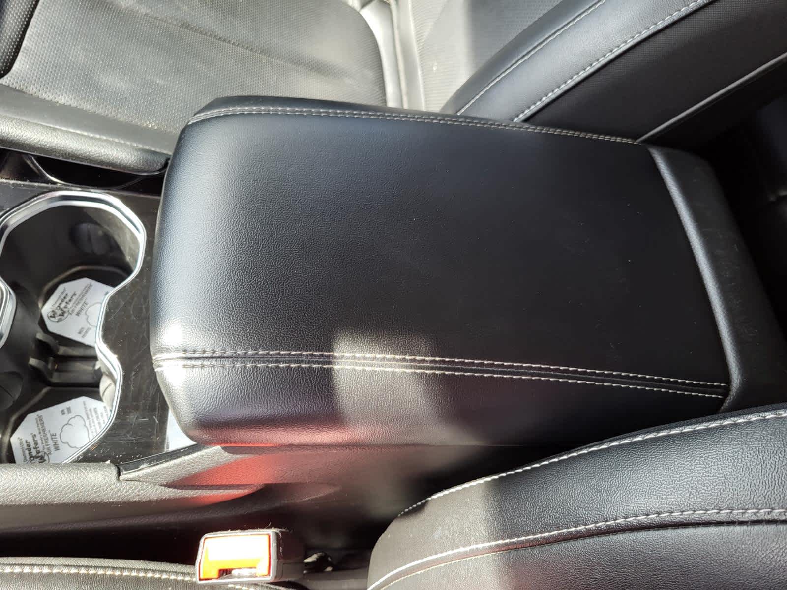 Vehicle image 25 of 28