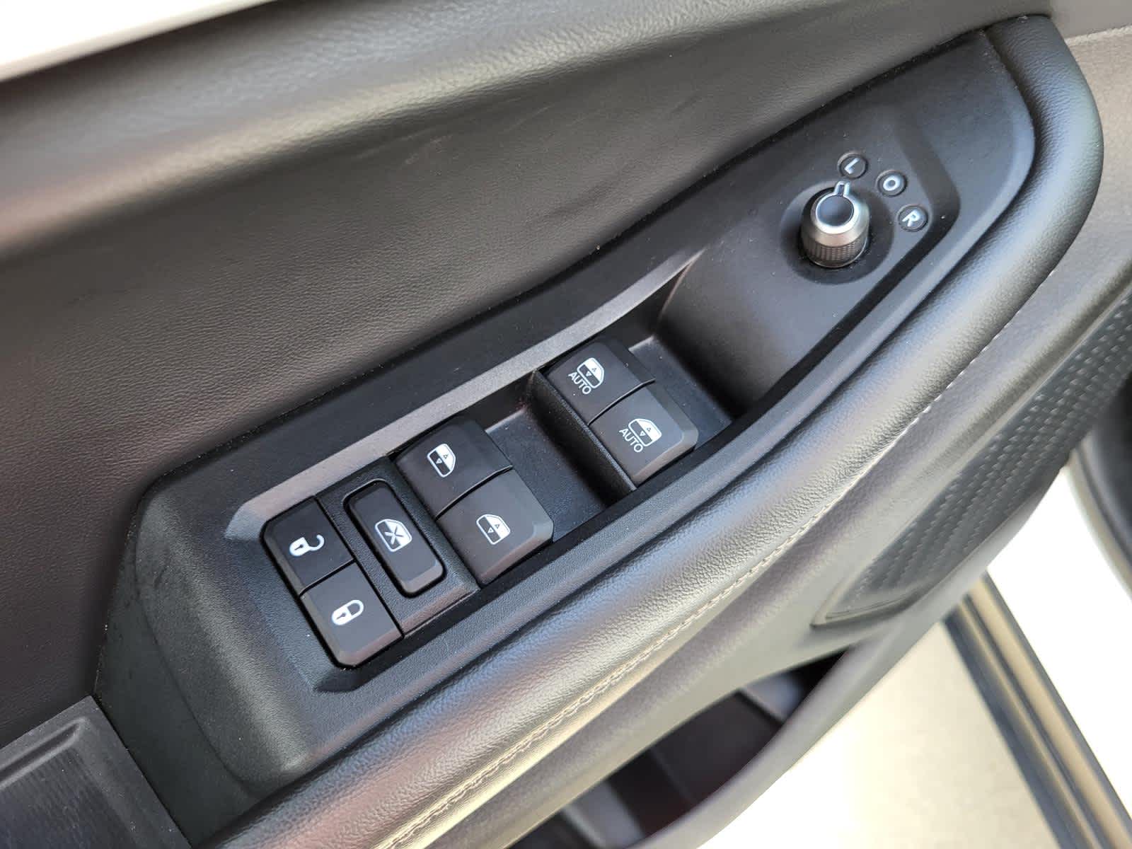 Vehicle image 16 of 28