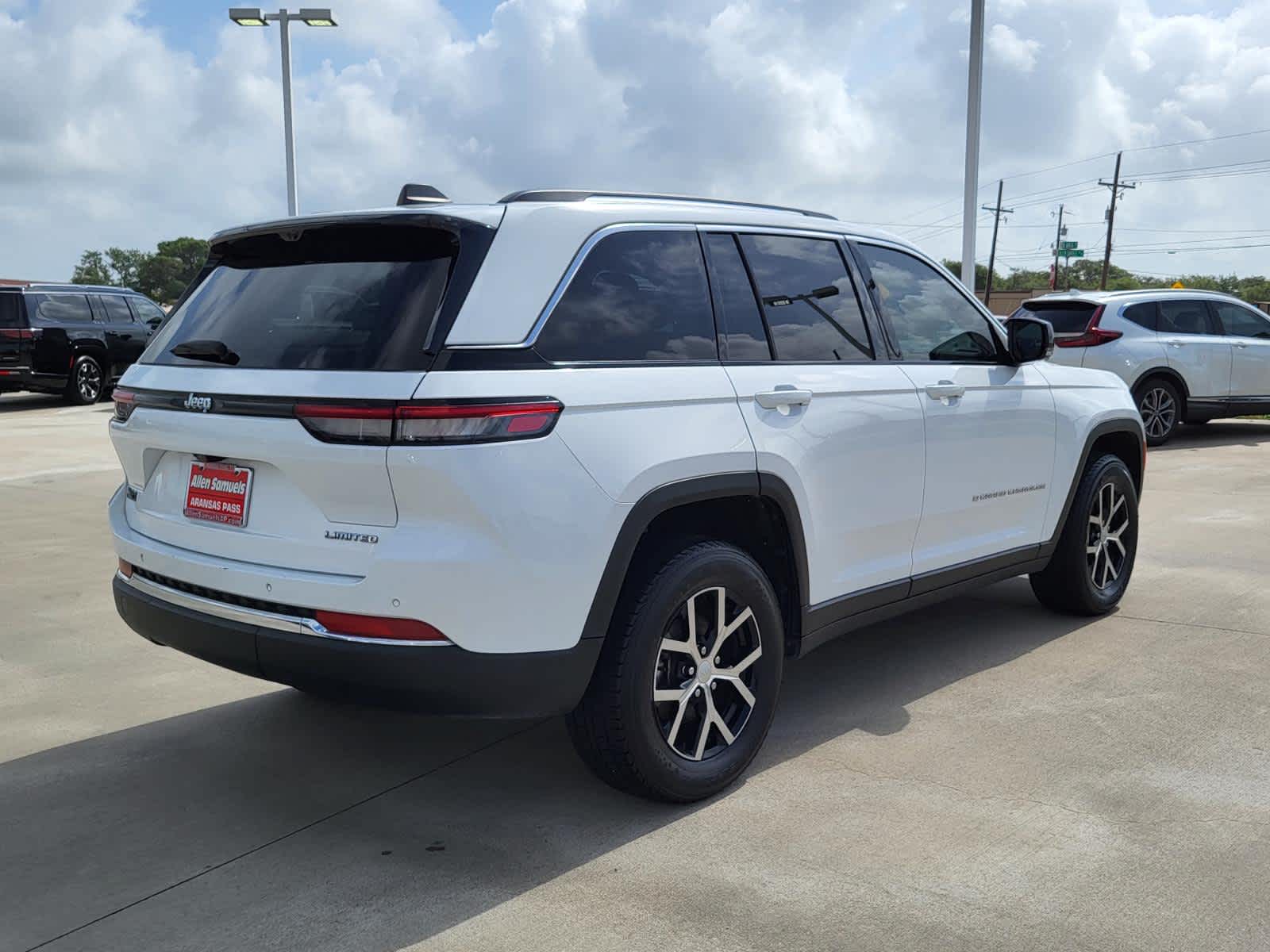 Vehicle image 5 of 28