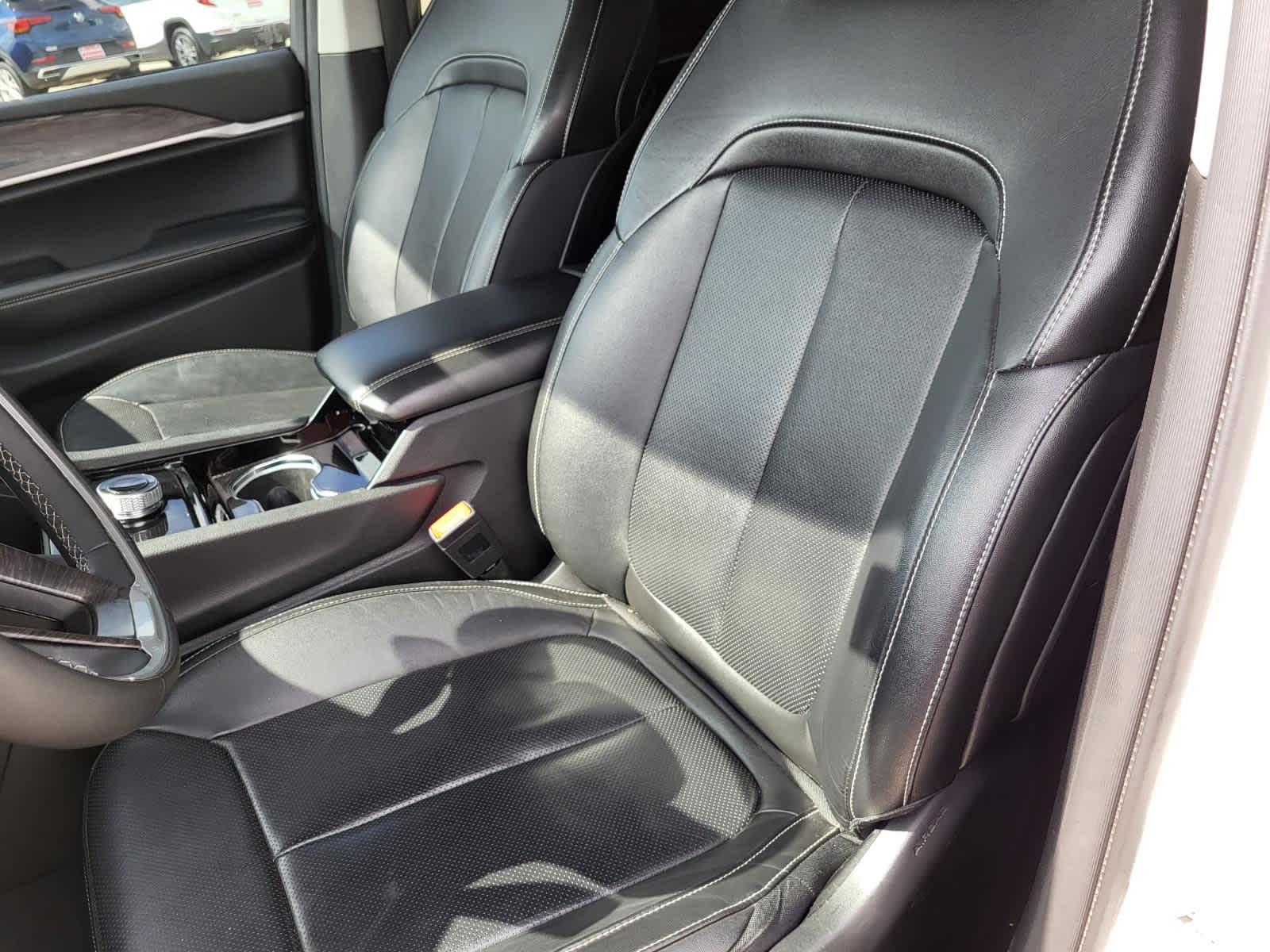 Vehicle image 15 of 28