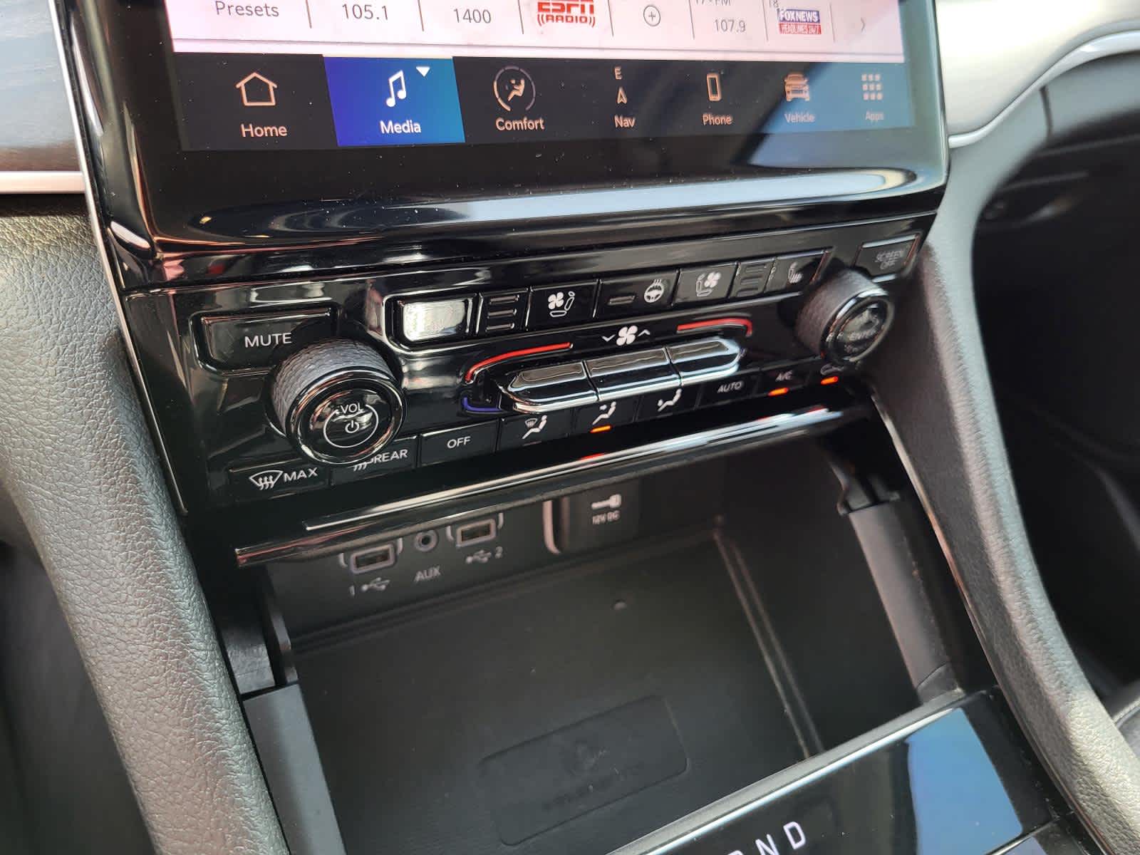 Vehicle image 22 of 28