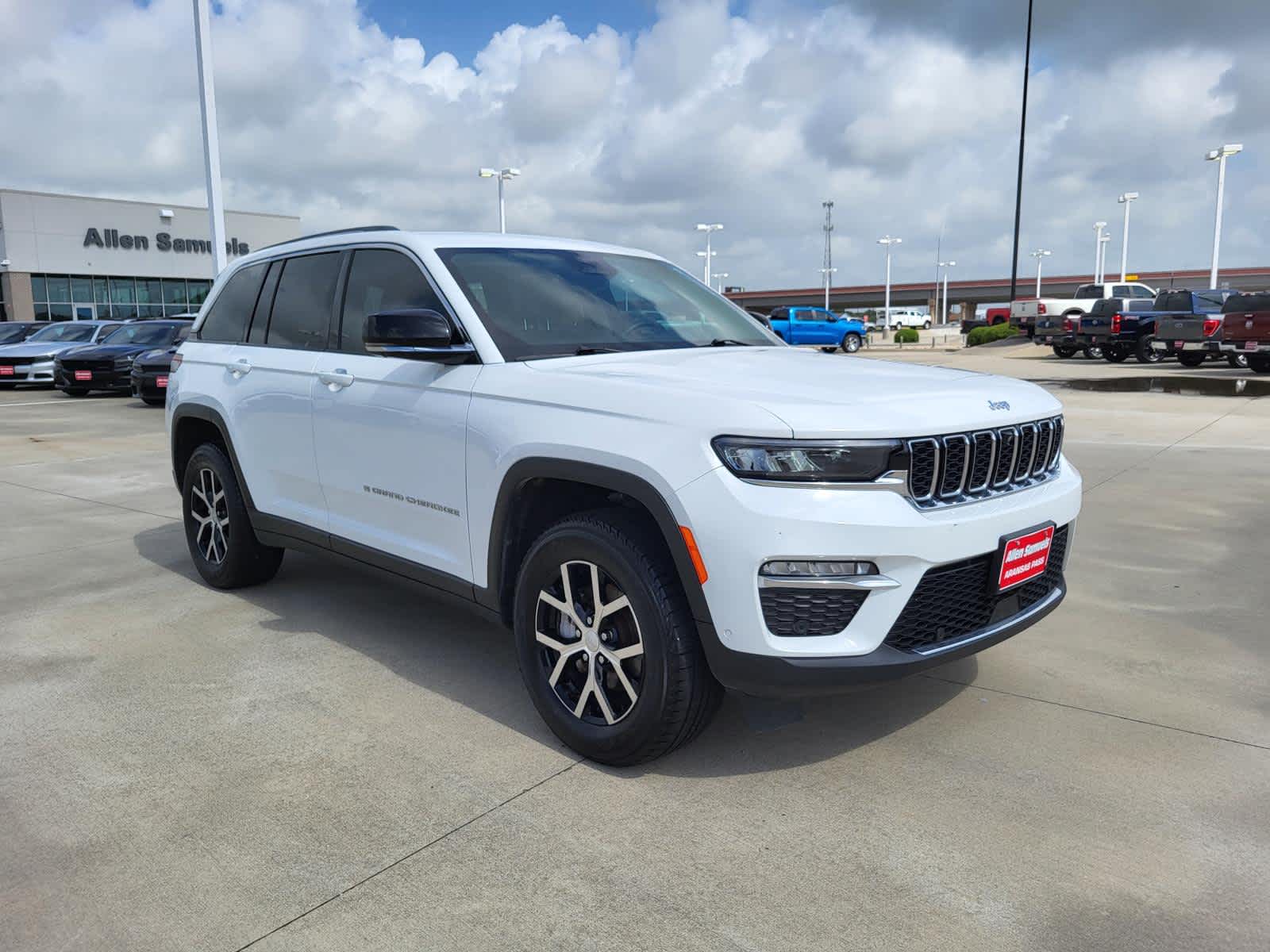 Vehicle image 3 of 28