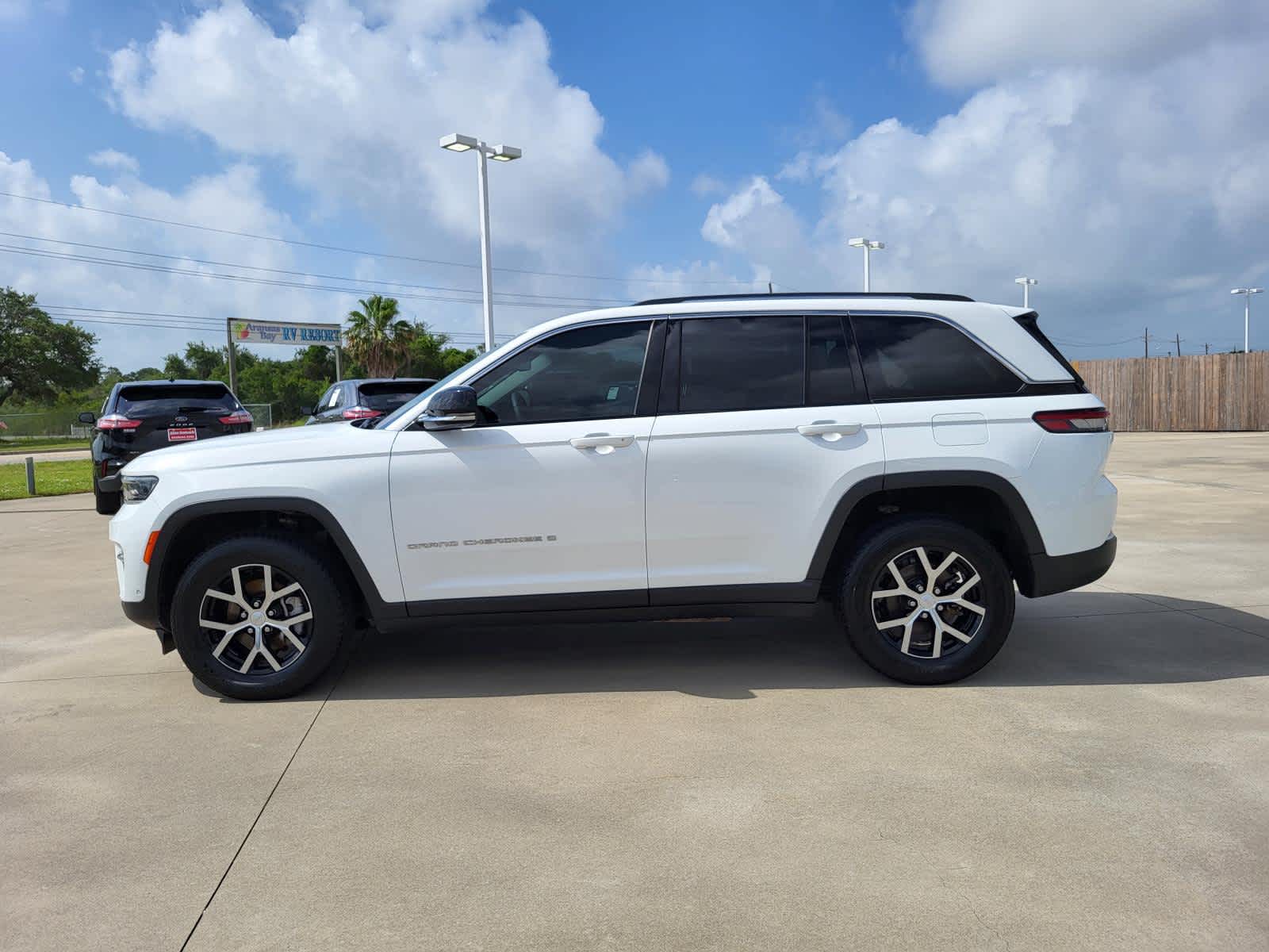 Vehicle image 8 of 28