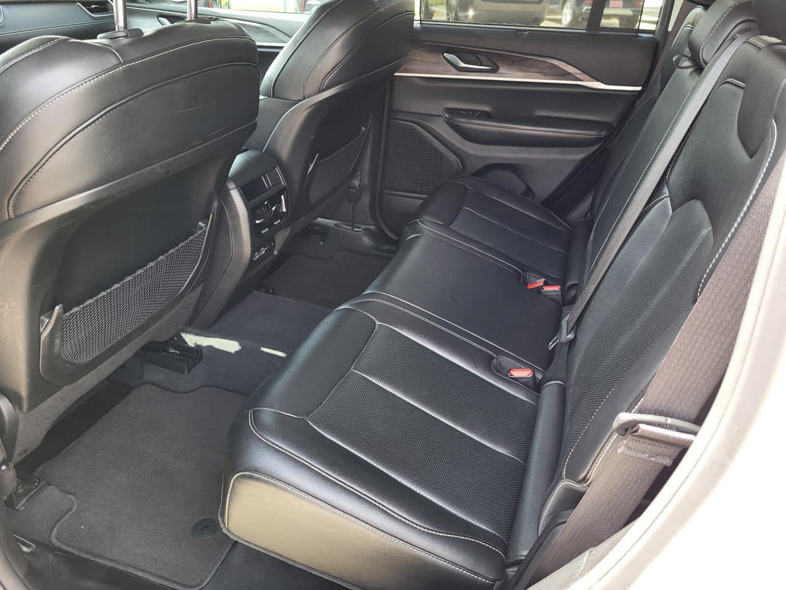 Vehicle image 13 of 28