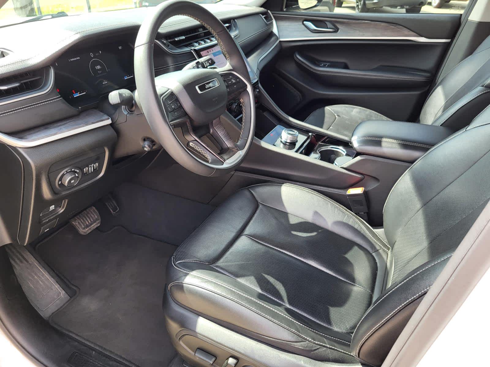 Vehicle image 14 of 28