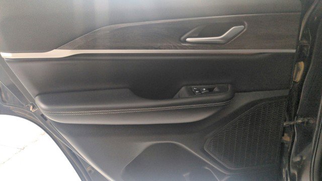 Vehicle image 25 of 34